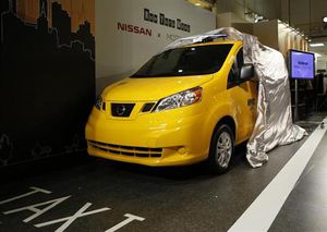 日産がＮＹ市納入のイエローキャブ量産車を日本公開