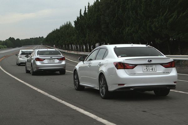 トヨタが首都高で「手離し運転」デモ 数年内に実用化