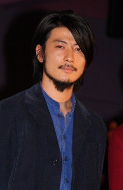 玉山鉄二、映画撮影中に「逆流性食道炎」患っていた