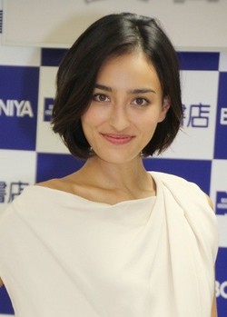 長谷川潤、水中出産を体験「女の子が浮いてきた!」