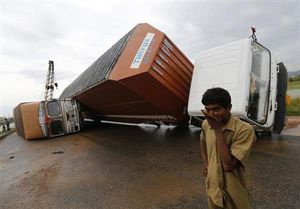 インド東部のサイクロンで100万人避難、当局「人的被害は最小限」