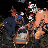 タクシーが崖から50m転落、乗客骨折 札幌