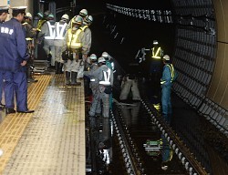 線路冠水・高波・土砂崩れ… 首都圏で運休相次ぐ