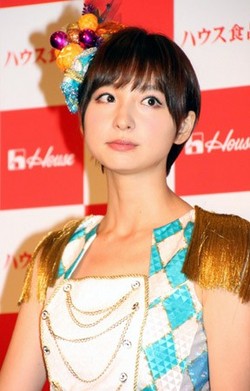 篠田麻里子、古巣ＡＫＢ４８と共演＝卒業から初、東京ディズニーシーで