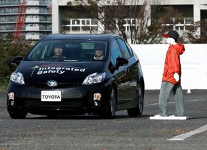 （トヨタどこへ）自動運転 ぶつからない