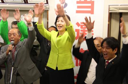 元公明議員 初の首長 神奈川・愛川町長選