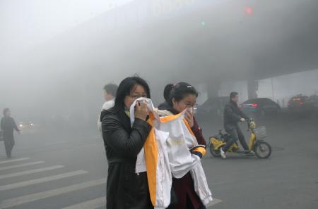 中国ハルビンの大気汚染、計測器振り切れ最悪の「爆表」に