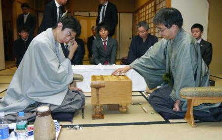 羽生王座が防衛 通算２１期、同一タイトル最多記録更新