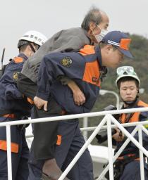 伊豆大島の避難者 都内施設に到着