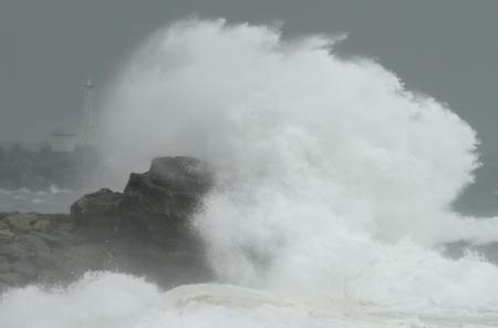 台風２７号、大東島地方に接近