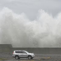 台風２７号、南海上を北東へ…朝にかけ激しい雨