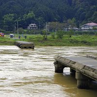 京都で橋が６５メートル流失 増水の影響か