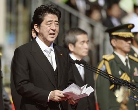 首相「力による現状変更許さず」 観閲式で中国けん制