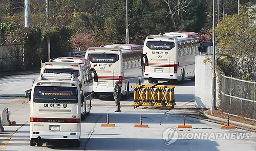 韓国議員団が訪朝、開城工業団地を見学 朴槿恵政権で初