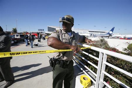 米ロス空港で銃撃事件 空港職員１人死亡、容疑者拘束