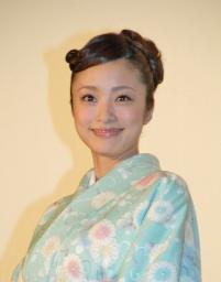 上戸彩テレる 農相が夫ＨＩＲＯホメホメ