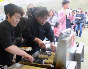 自慢の味を食べ比べ 宇都宮餃子祭り