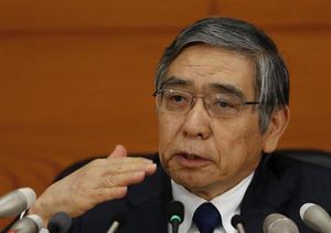 異次元緩和の効果は想定通り、リスク顕在化なら政策調整＝日銀総裁