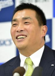 山本昌・和田も大幅減 竜更改、減俸総額３億６千万円に