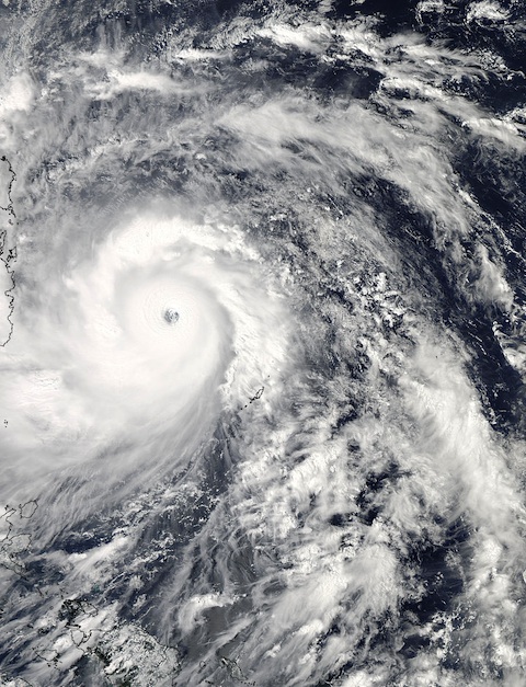 今年最大の台風がフィリピン上陸、1200万人に影響も