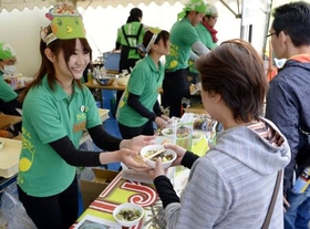 豊川でＢ―１グランプリ開幕 ご当地グルメの祭典