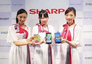 ドコモのiPhone「影響ない」 シャープ、新スマホ発表