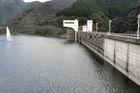 菊池市の竜門ダムのダム湖で女性遺体（熊本県）