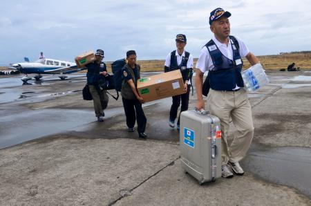 【台風３０号比直撃】 各国の救援隊が始動、日本医療チームも