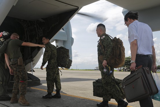 自衛隊部隊約１１８０人に増員命令 小野寺防衛相、フィリピン台風被害救援で