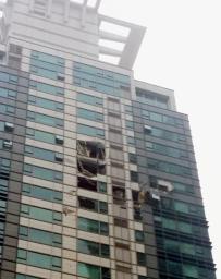 高層マンションにヘリ接触し墜落 霧のソウル、２人死亡