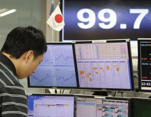 ドル99円後半、株価に連動安で一時99円半ば