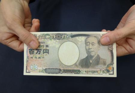 店舗レジにおもちゃの「百万円」