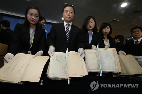 韓国、植民地時代の２３万人徴用者名簿を公開 １９５３年作成の６５冊