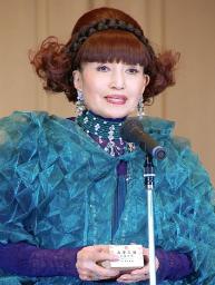 樹木希林、森繁さん“祝う会”で自撮りに夢中