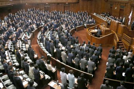 民法改正案:婚外子相続規定を解除 衆院本会議で可決