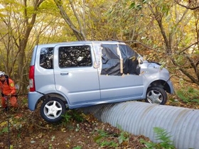 夫婦乗せた車転落、寒さ耐え12日目に救助