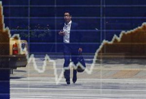 日経平均3日続伸、円安好感し終値ベースで1万5600円回復