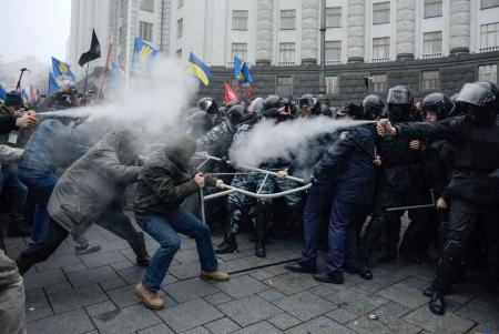 ＥＵ統合求め大規模デモ ウクライナ オレンジ革命以降で最大 ＥＵはロシア非難