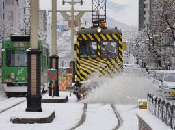 冬本番、ササラ初出動 札幌で積雪１１センチ、西興部２９センチ