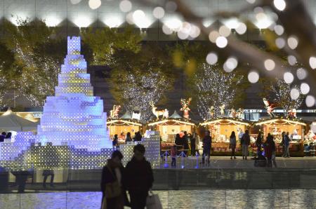 グランフロント大阪:まばゆい…ひと足早いクリスマス