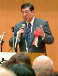 石破氏 秘密保護法案反対のデモは「テロ行為」