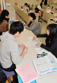 就活スタート 説明会に２５００人 石川