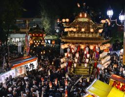 山車と花火の競演、１９万人が陶酔 埼玉・秩父夜祭