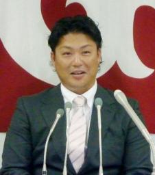 山口、３億２千万円で更改 ３年１０億の村田は笑顔で抱負