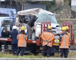 踏切で列車と乗用車衝突、3人重体 広島市