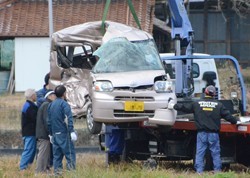 ＪＲ芸備線:介護送迎の車、踏切で衝突…２人死亡１人重体