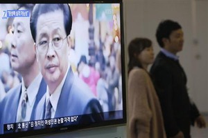 北朝鮮、大規模粛清を予告か 失脚した張氏側近逃亡説も