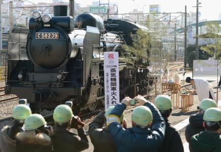 ＳＬの汽笛、被災地に響け 来春の復活前に「火入れ式」