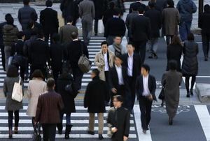 来年度の実質成長率１・３％程度 伸び鈍化、政府が見通し