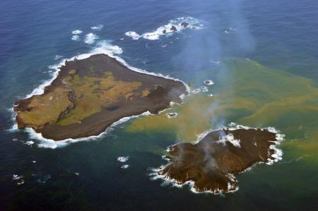 噴火の新島、面積５倍に＝西之島と一体化も—小笠原